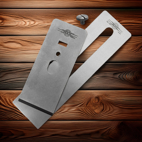 Hock plane iron with chipbreaker with screw